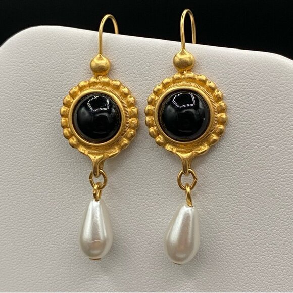 Dangle Earrings in Gold Tone and Faux Pearl - Picture 1 of 6
